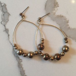 VTG Gold tone Teardrop beaded hoop Earrings